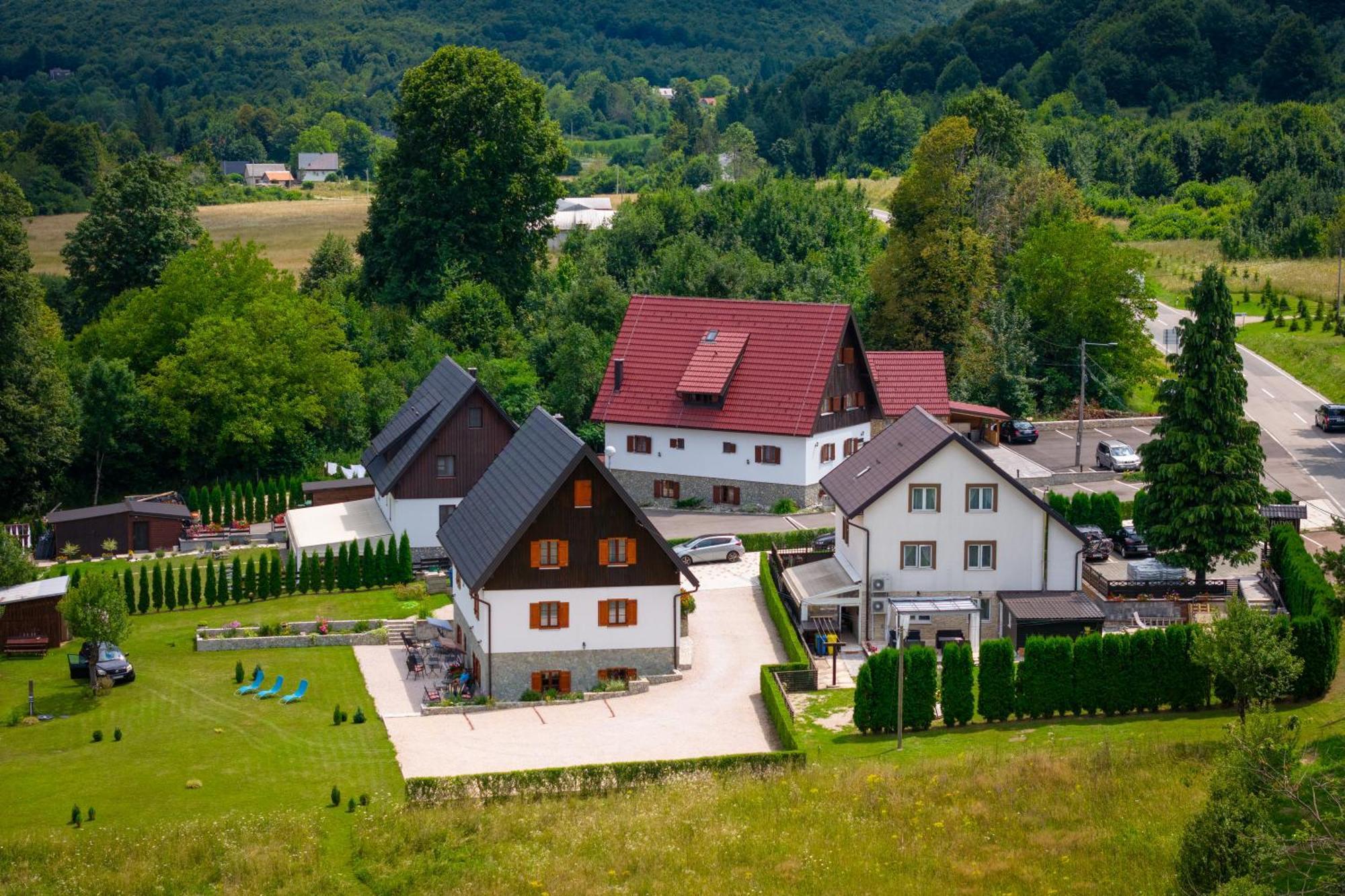 Green Lakes House Hotel Mukinje Exterior foto