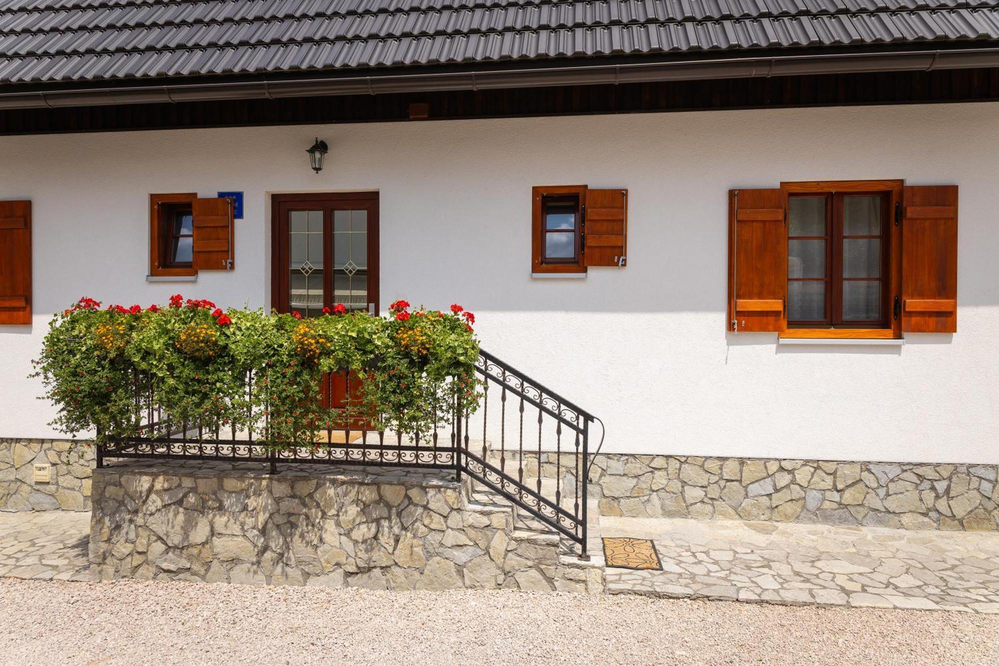 Green Lakes House Hotel Mukinje Exterior foto